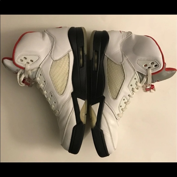 Authentic Jordan 5 Retro Fire Red Silver Tongue 2020 - Picture 6 of 6